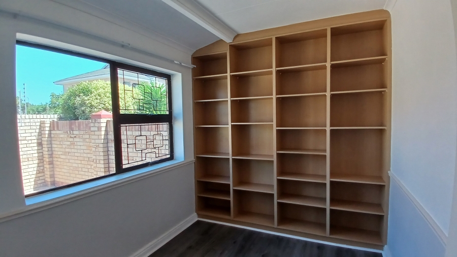 To Let 3 Bedroom Property for Rent in Summerstrand Eastern Cape